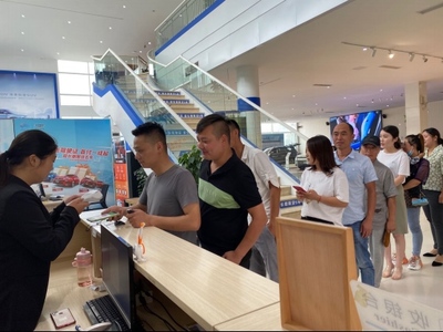 吉利豪越一車難求，工廠連夜發(fā)車仍供不應(yīng)求